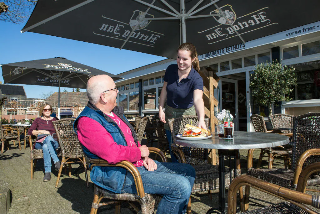 Omzet horeca groeit sterk, fastfood weer de grootste stijger
