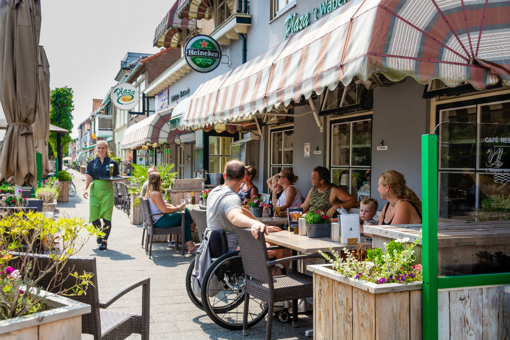 Plaza 't Wapen van Stellendam laat zaak bruisen voor tv-opnamen