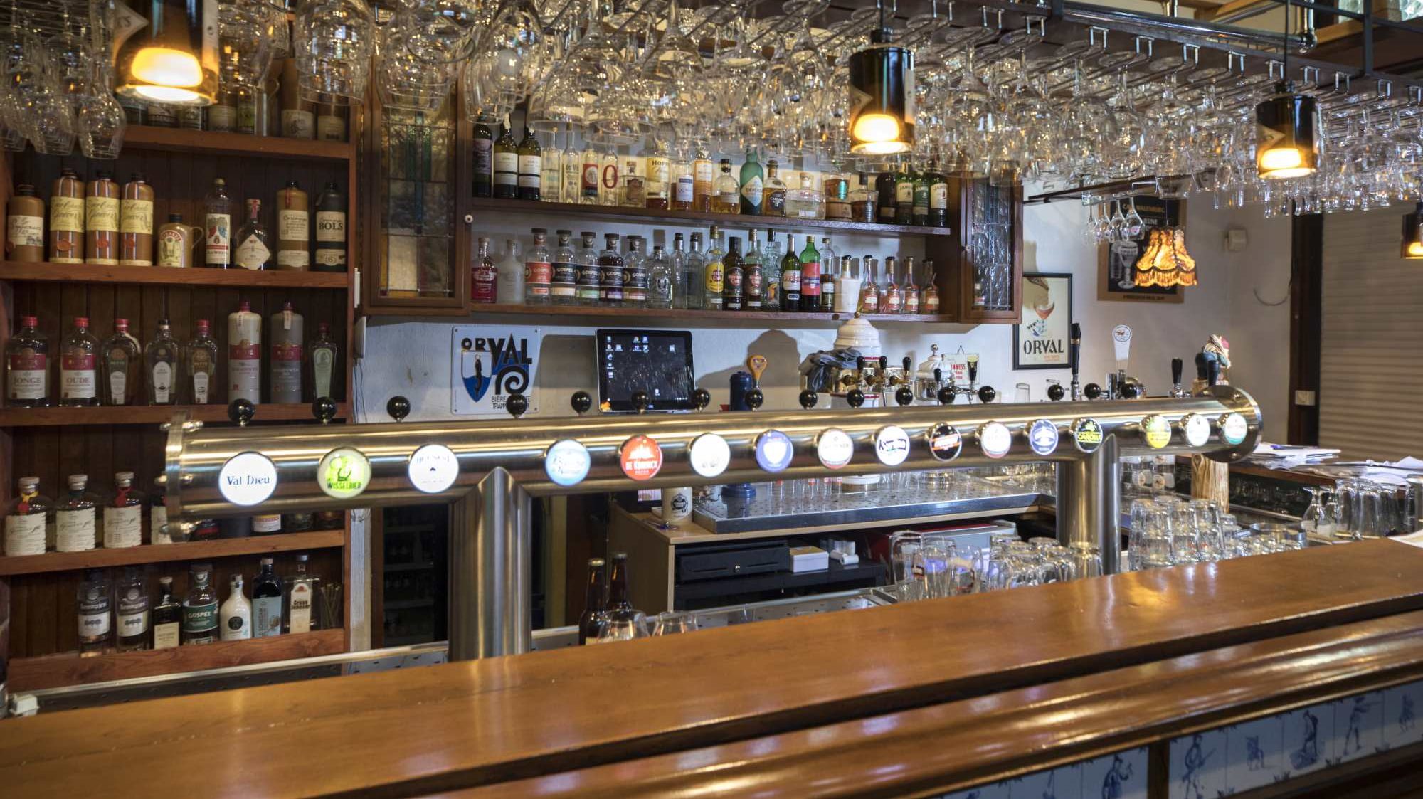 Barry Brand en Angelo Stassen brengen ode aan de lege kroegen