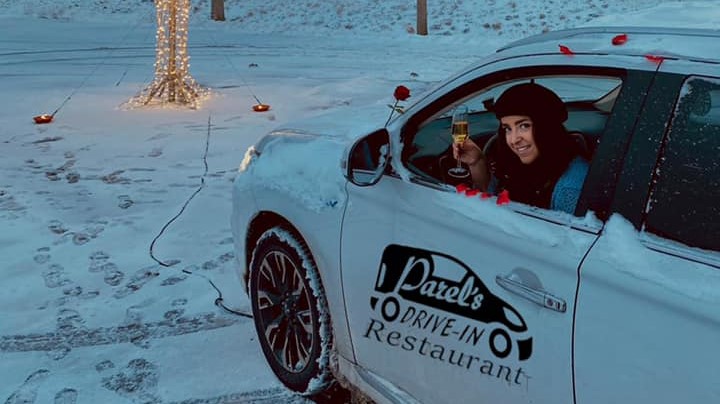 Met Valentijn stond de parkeerplaats van De Parel vol. Foto: Facebook