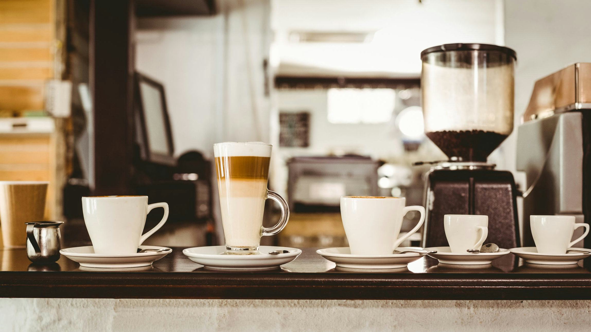 Zoektocht naar de perfecte koffiekop: waar serveer je koffie in?