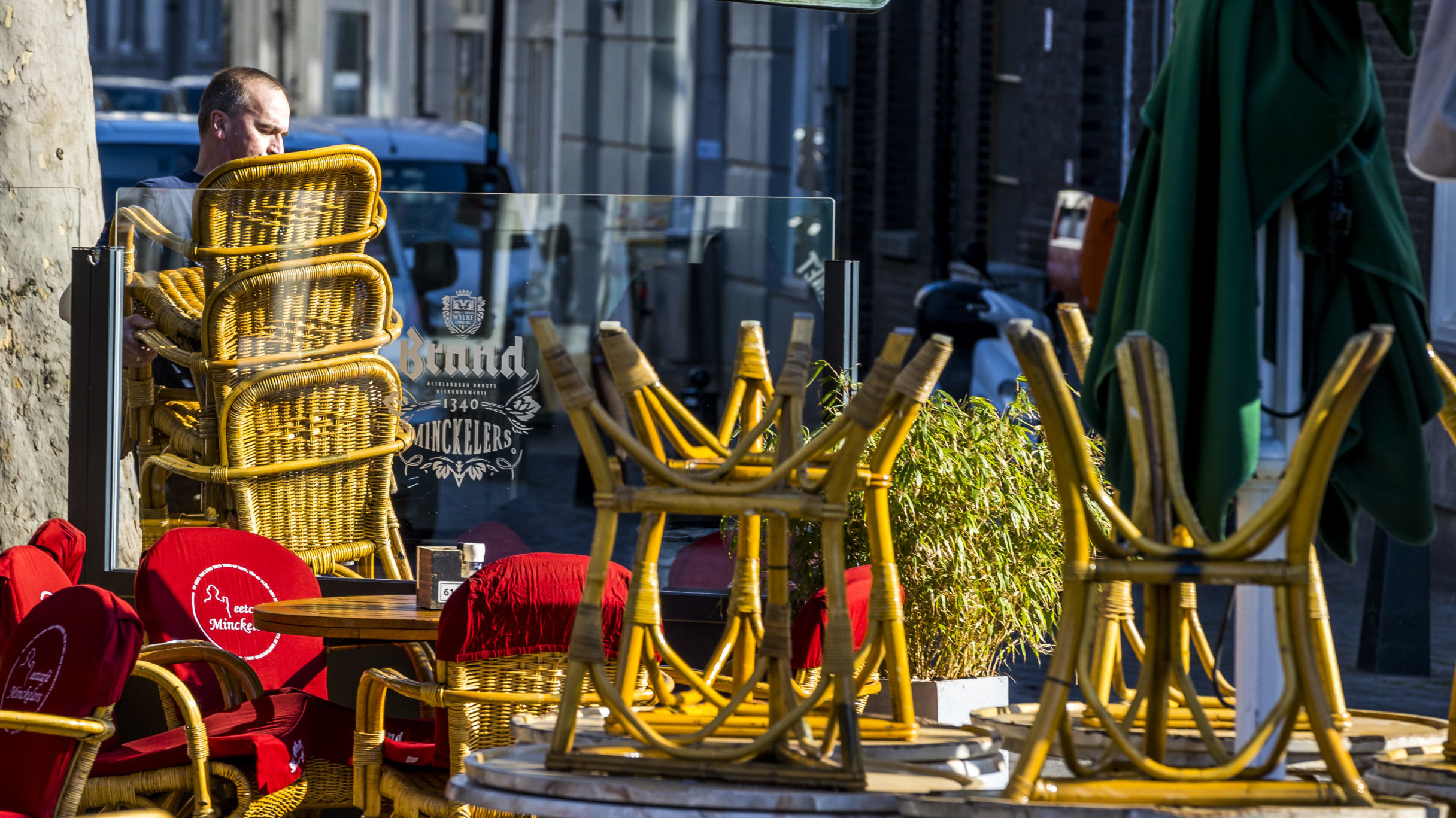 'Terrassen open zou kunnen bij garantie op minder samenscholing'