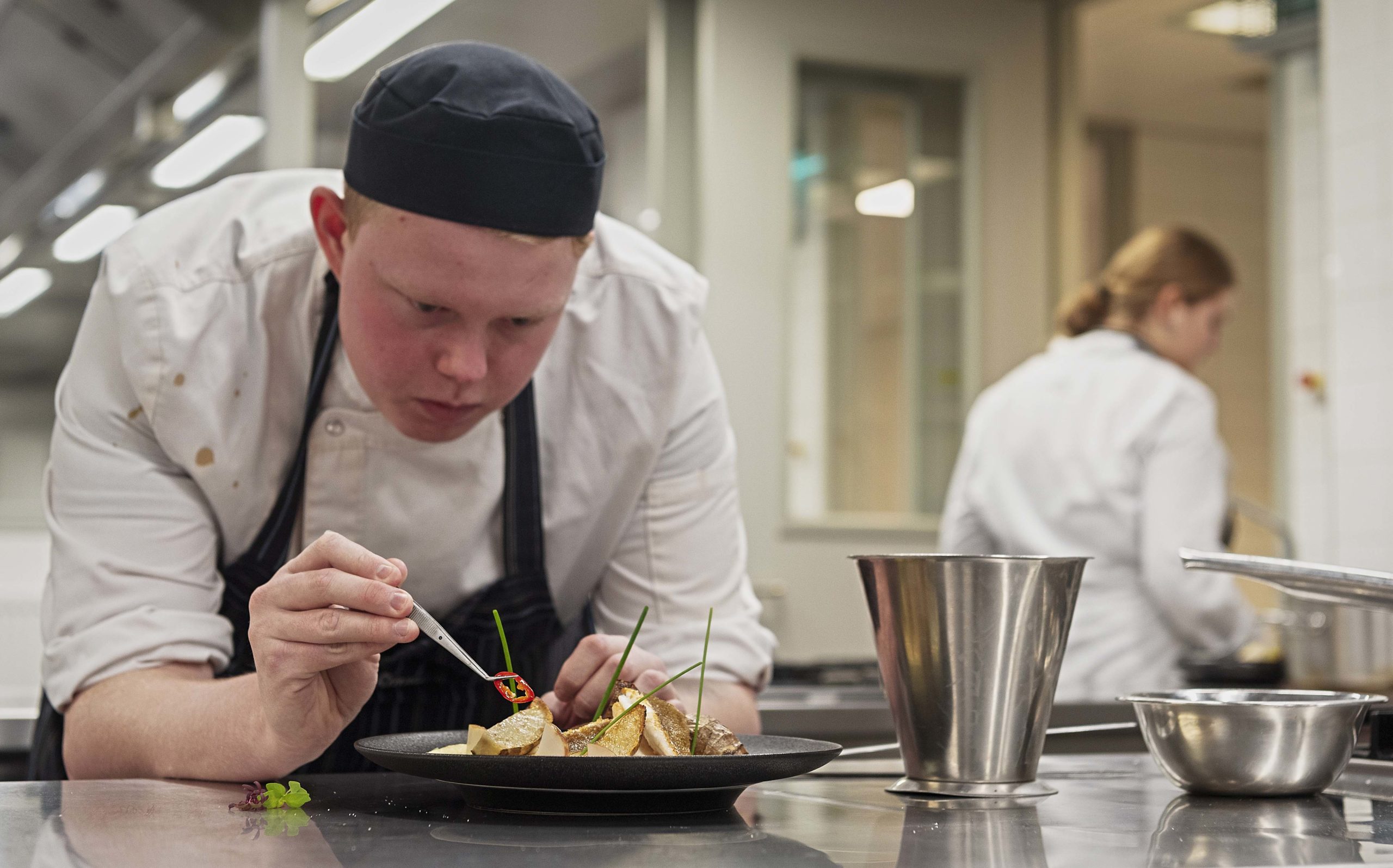 Studenten ROC Mondriaan aan de slag met Noordzeevis voor Haagse horeca