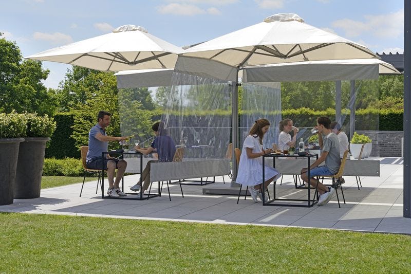 Het terras moet aan minstens drie kanten open zijn, om zo voldoende verwaaiing te creëren.