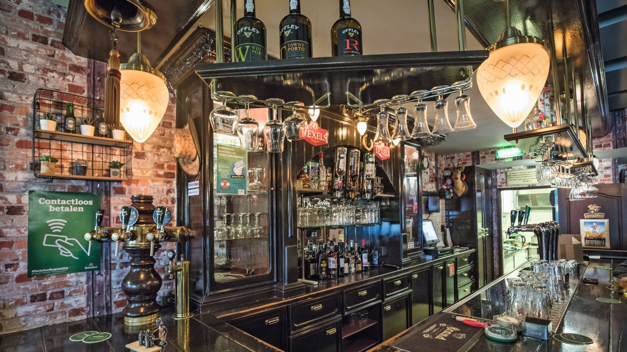 Minister Grapperhaus: cafés gelijktijdig met restaurants open