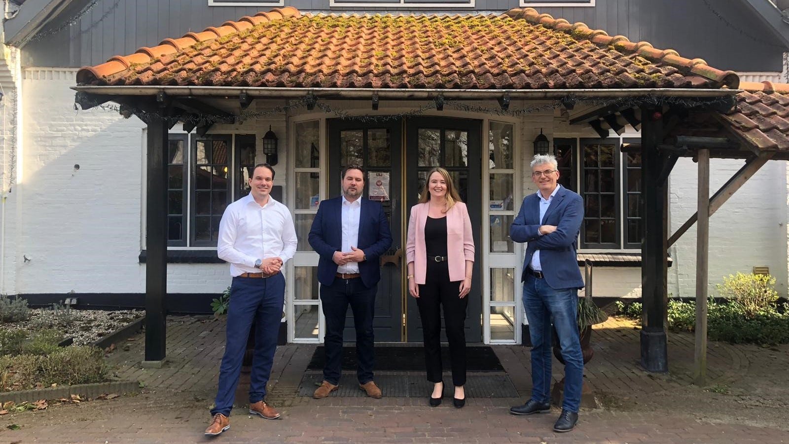 Vlnr: Wouter Dekker (EHM Group), Jasper Ebbink (De Beyaerd), Esmée de Keijzer (De Beyaerd) en Bas Tolmeijer (EHM Group).