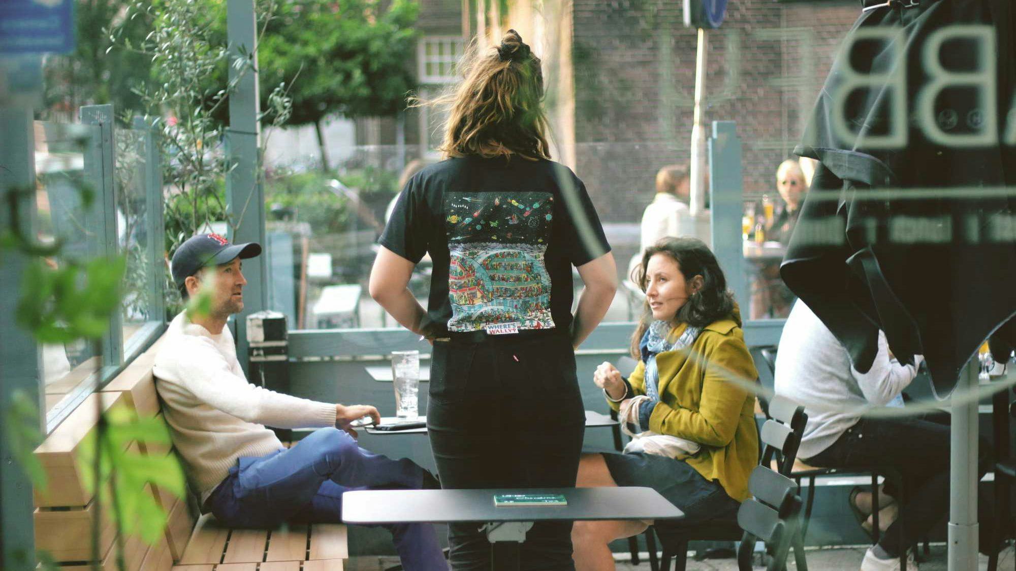 Buurtbewoners financieren nieuw terras horecaondernemer