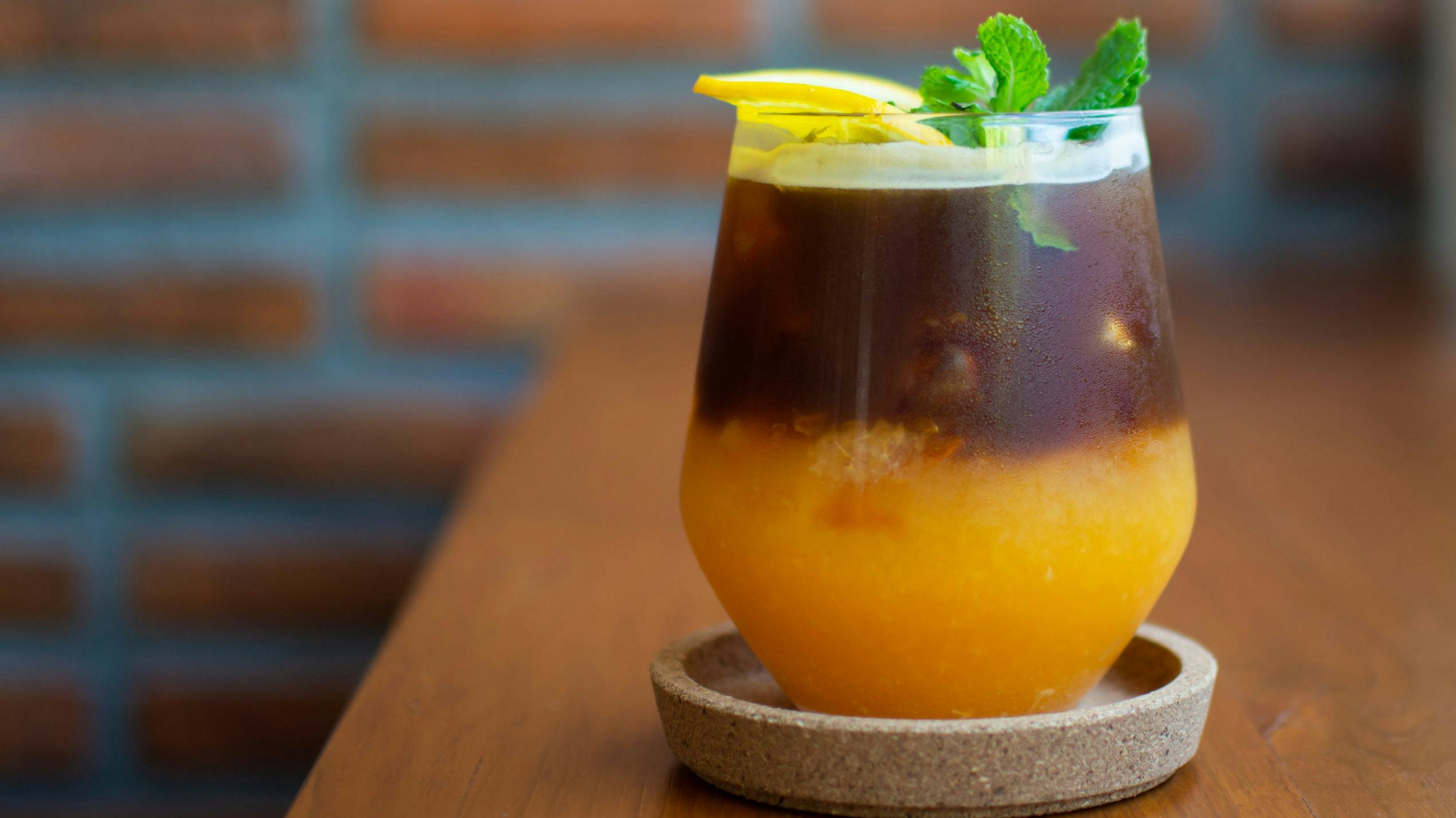 OJ Espresso, verse jus  d’orange met een shot espresso: ‘made dirty’ - foto: Shutterstock