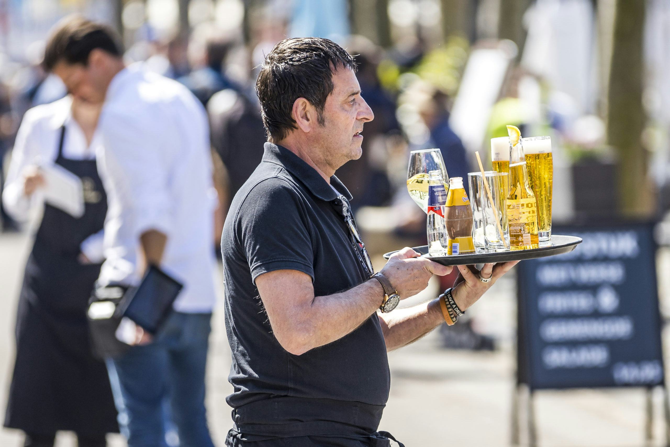 Lokale politici CDA en CU steunen petitie coronapas en langere openingstijden horeca