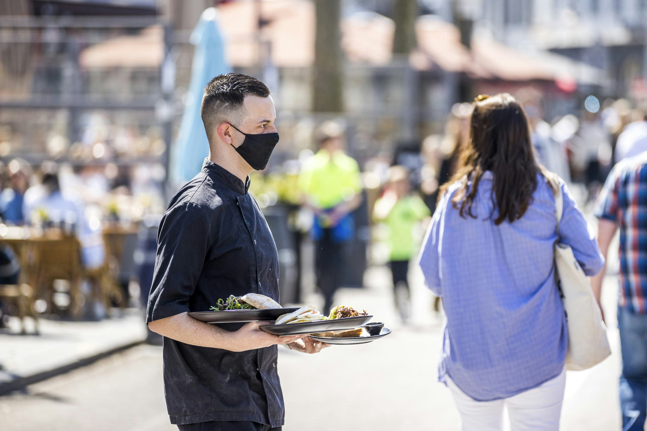 Terrassen weer open op het Vrijthof in Maastricht. Foto: Marcel van Hoorn.