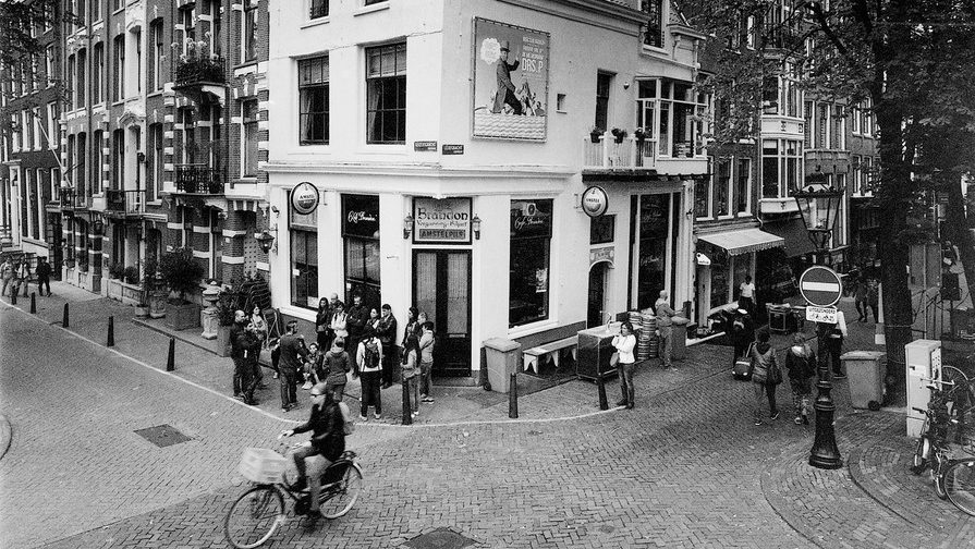 Café Brandon veilt het eerste biertje uit de tap voor Kika