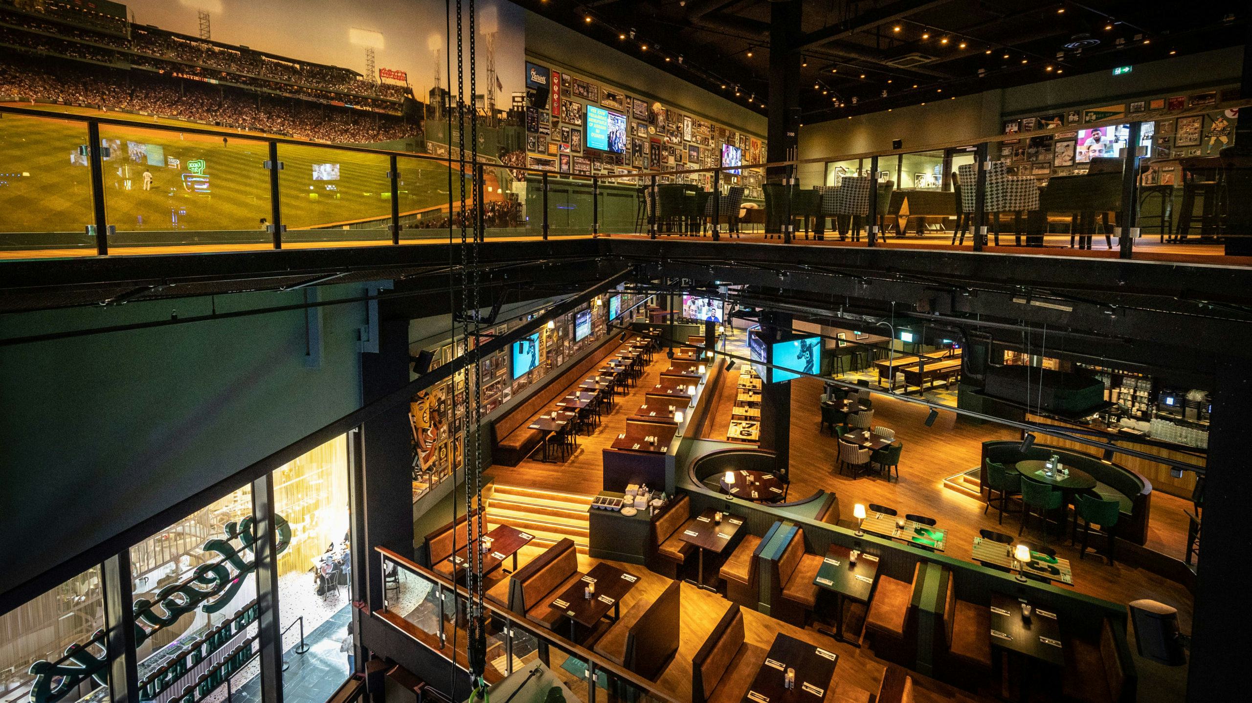 Leidschendam - Rene Bogaart van O'Leary's in The Mall of the Netherlands. Foto: Diederik van der Laan / Dutch Photo Agency