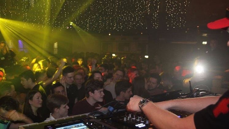 Amsterdamse clubs uitverkocht voor actie De Nacht staat op