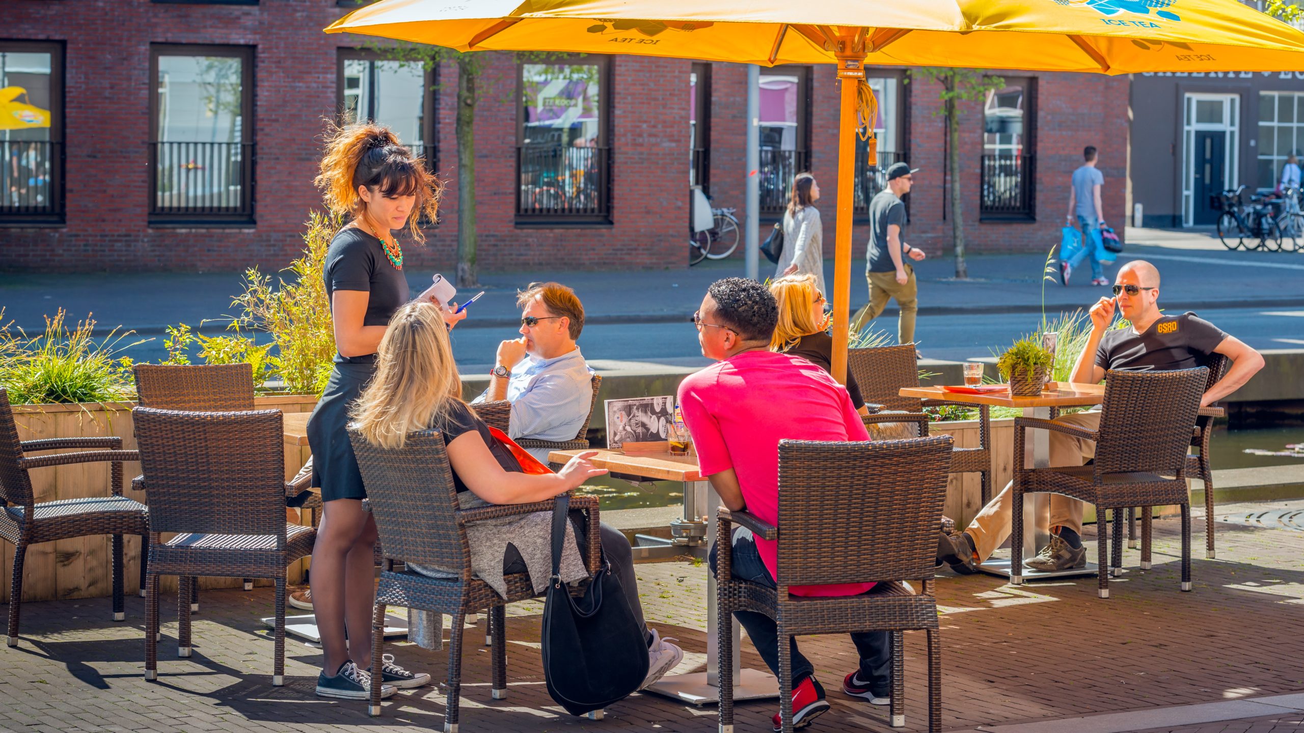 James Horeca: 'Wij hebben een overschot aan horecamedewerkers'