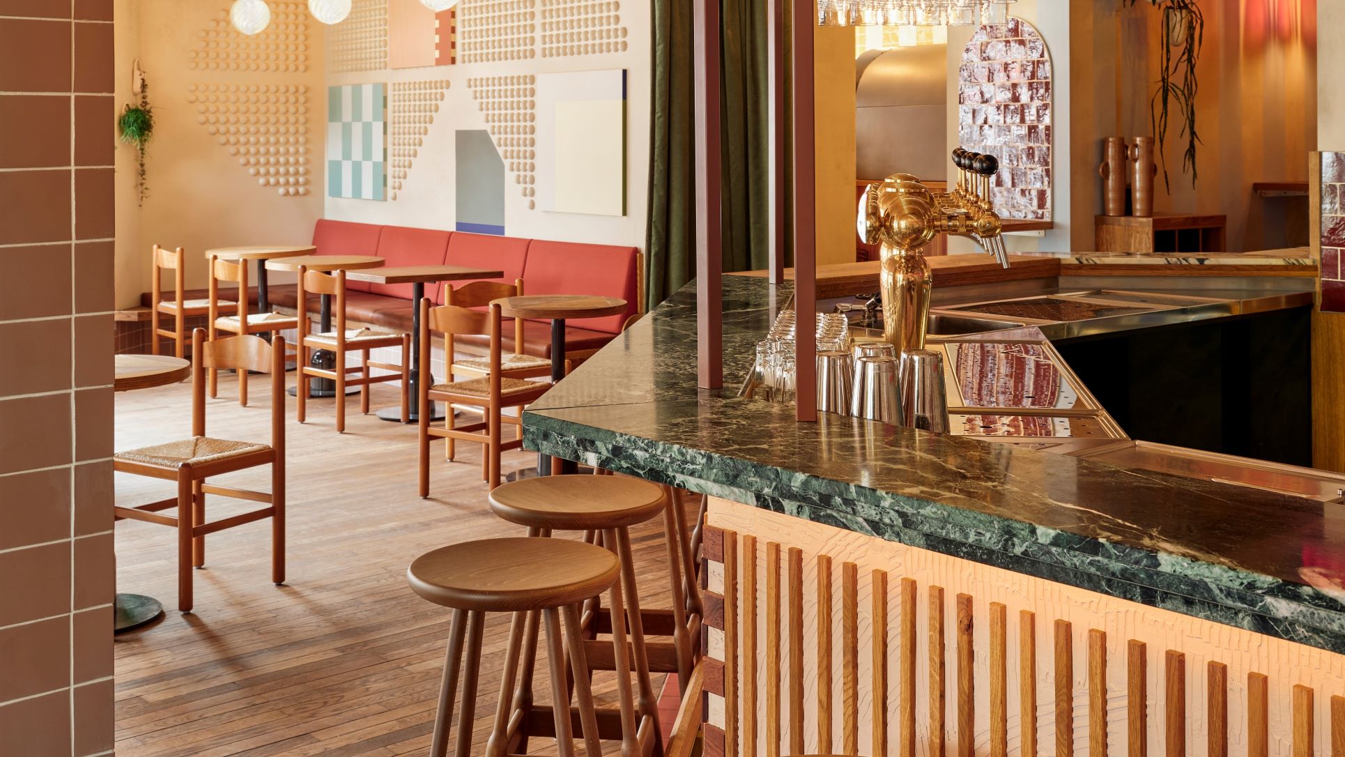 Studio Modijefsky streeft ernaar tijdloze horecainterieurs te ontwerpen, zodat ze lang meegaan. Foto: Volare in Amsterdam