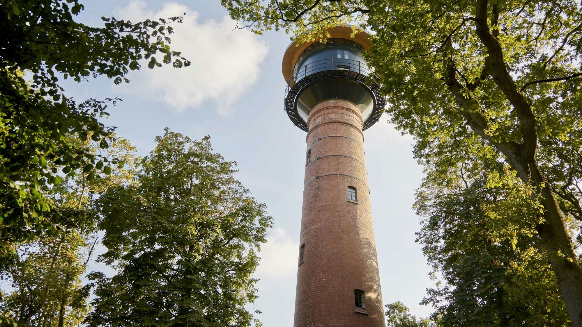 Oude watertoren in Castricum omgebouwd tot hotelkamer