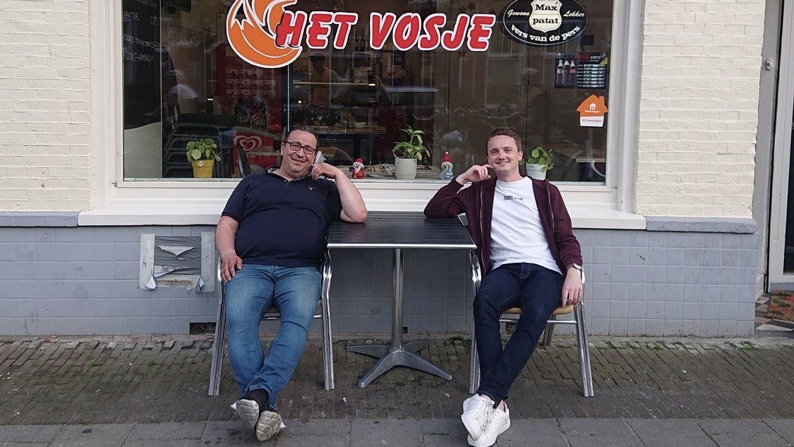 Niels (28) bezoekt Groningse cafetaria's: 'Cultureel erfgoed'