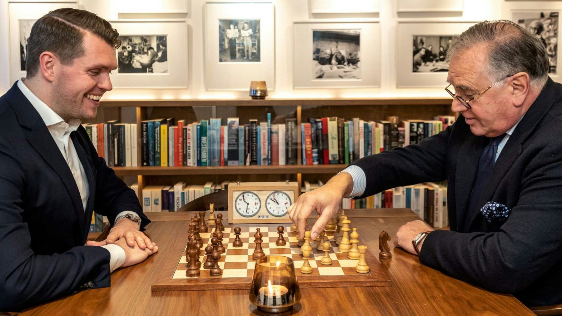 Melle van Uden (links)  en Roberto Payer (rechts) in gesprek - foto: Diederik van der Laan