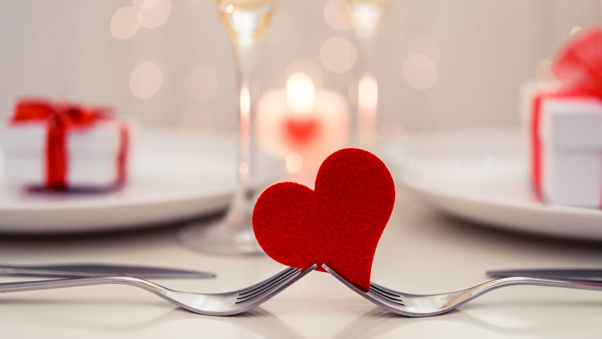 Restaurants creatief voor Valentijn: van zingende dragqueen tot alpacawandeling