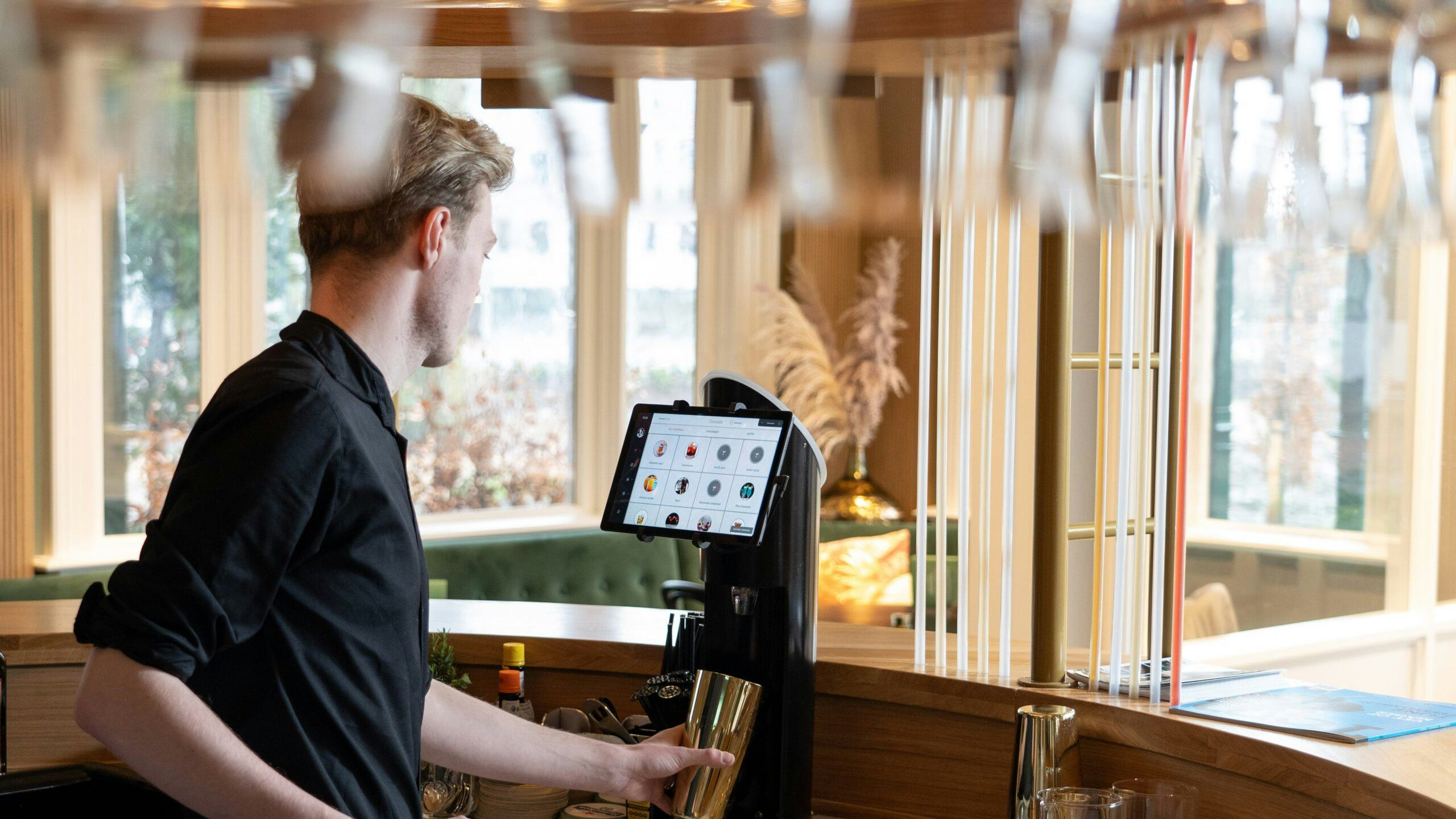 70 cocktails op basis van 20 ingrediënten. ‘De kostprijs is ongeveer €1,10.’