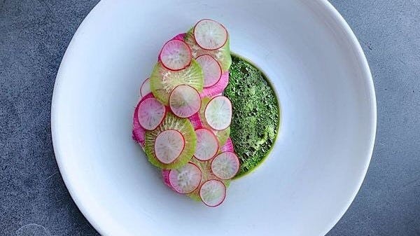 Een gerecht bij Choux, een van de goedkoopste sterrenrestaurants van Nederland