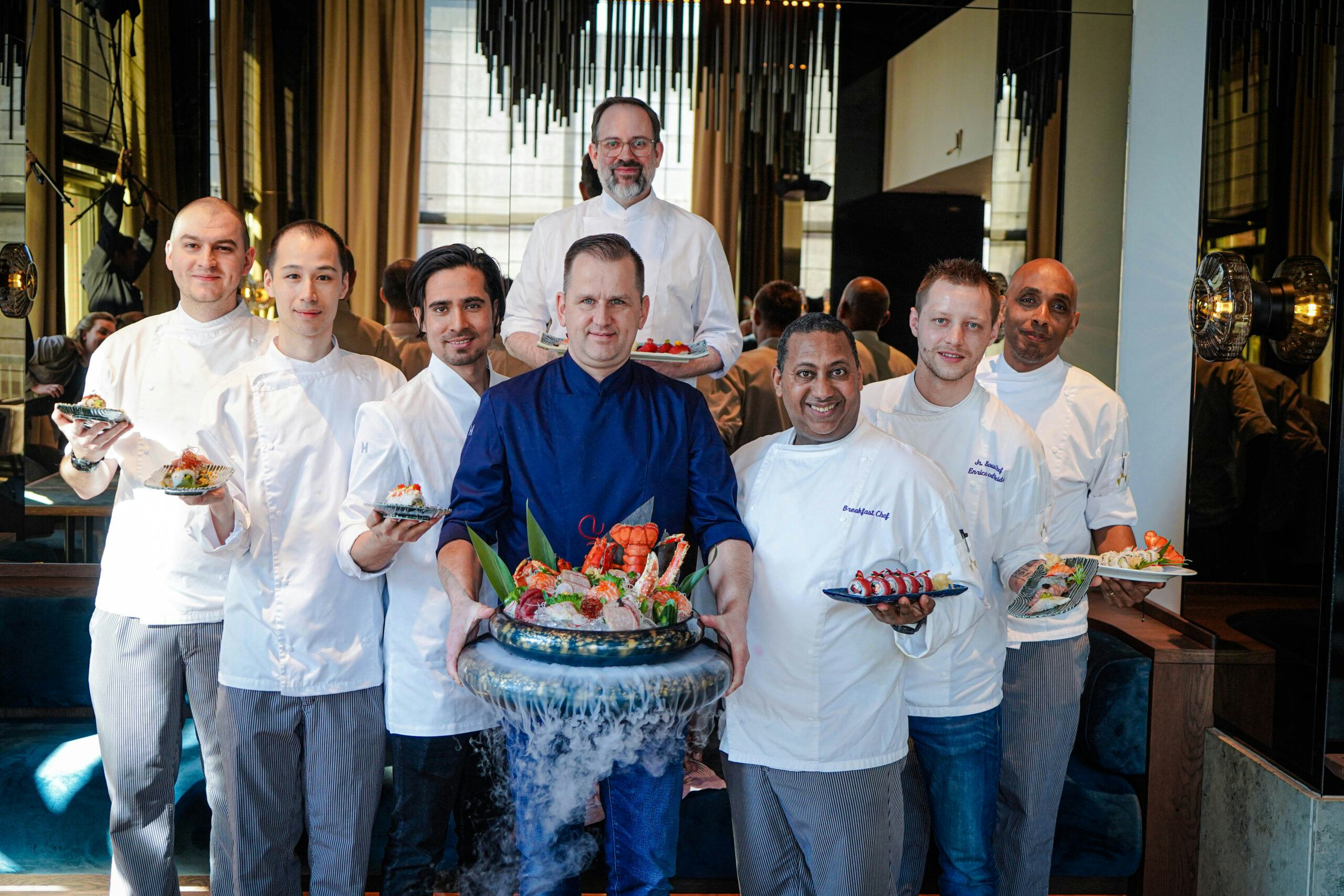 Executive Chef Frank Uphoff samen met zijn team 
© Pascale van Reijn
