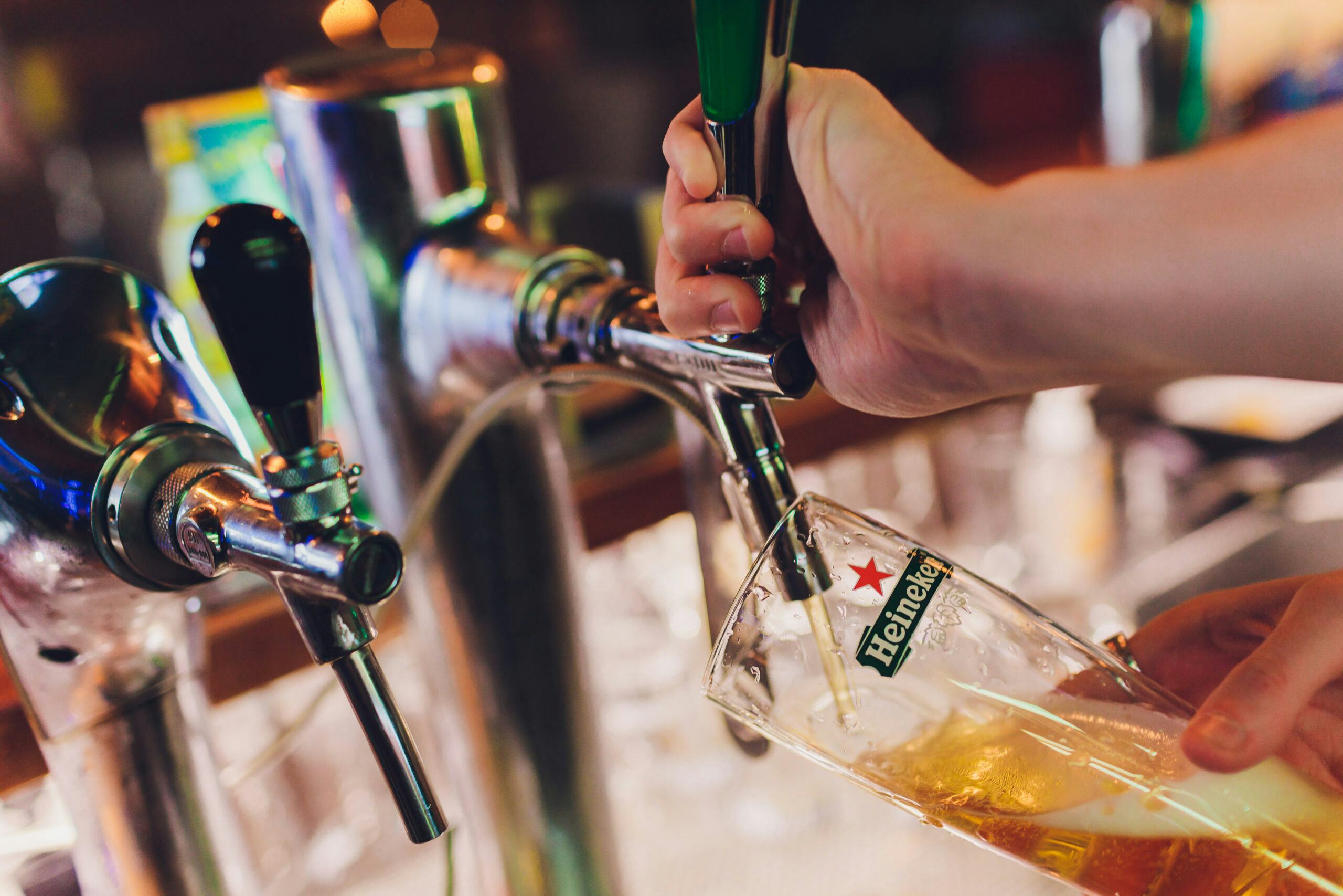 Heineken verhoogt bierprijs horeca 2023 met bijna 11 procent