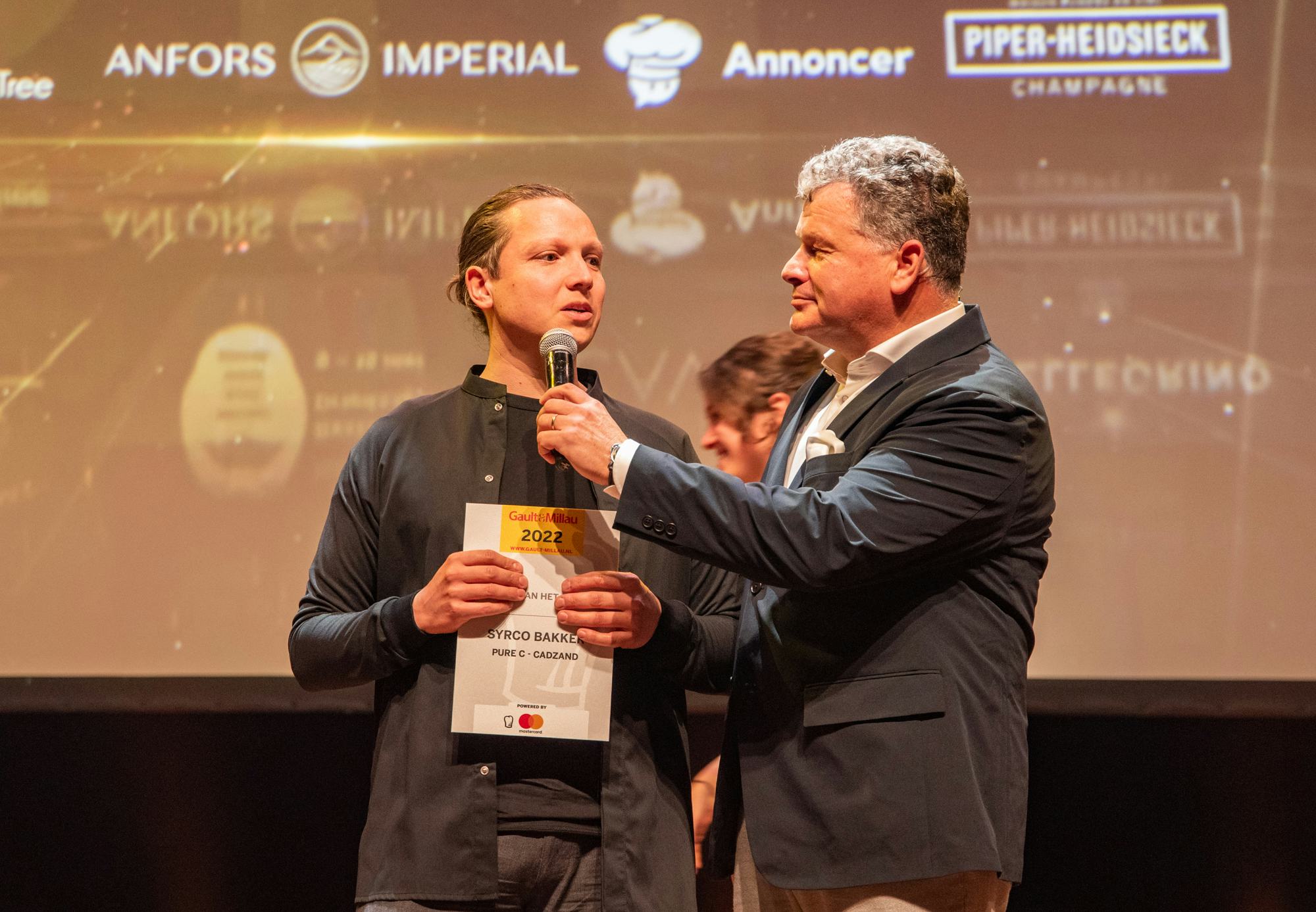 Syrco Bakker na het ontvangst nemen van de award Chef van het jaar van Gault&Millau