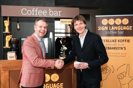 Hutten gaat werken met barista's met gehoorbeperking