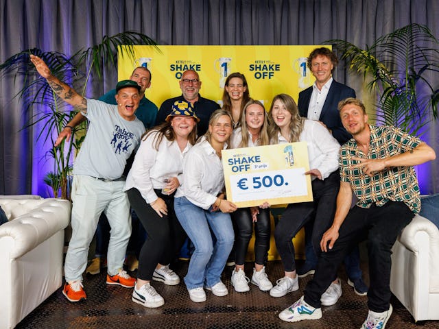 Derde plaats voor Cafe Hieriest incl jury en Joshua Nolet