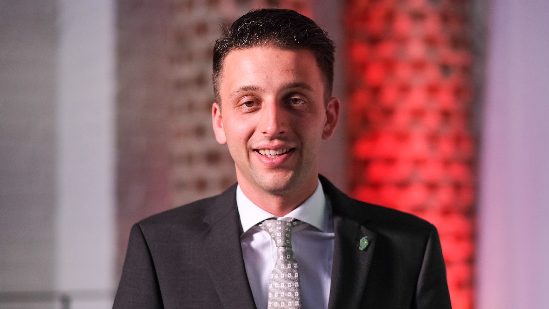 Adriaan Visser is Beste Sommelier van Nederland 2022 en wint Trophée Henriot