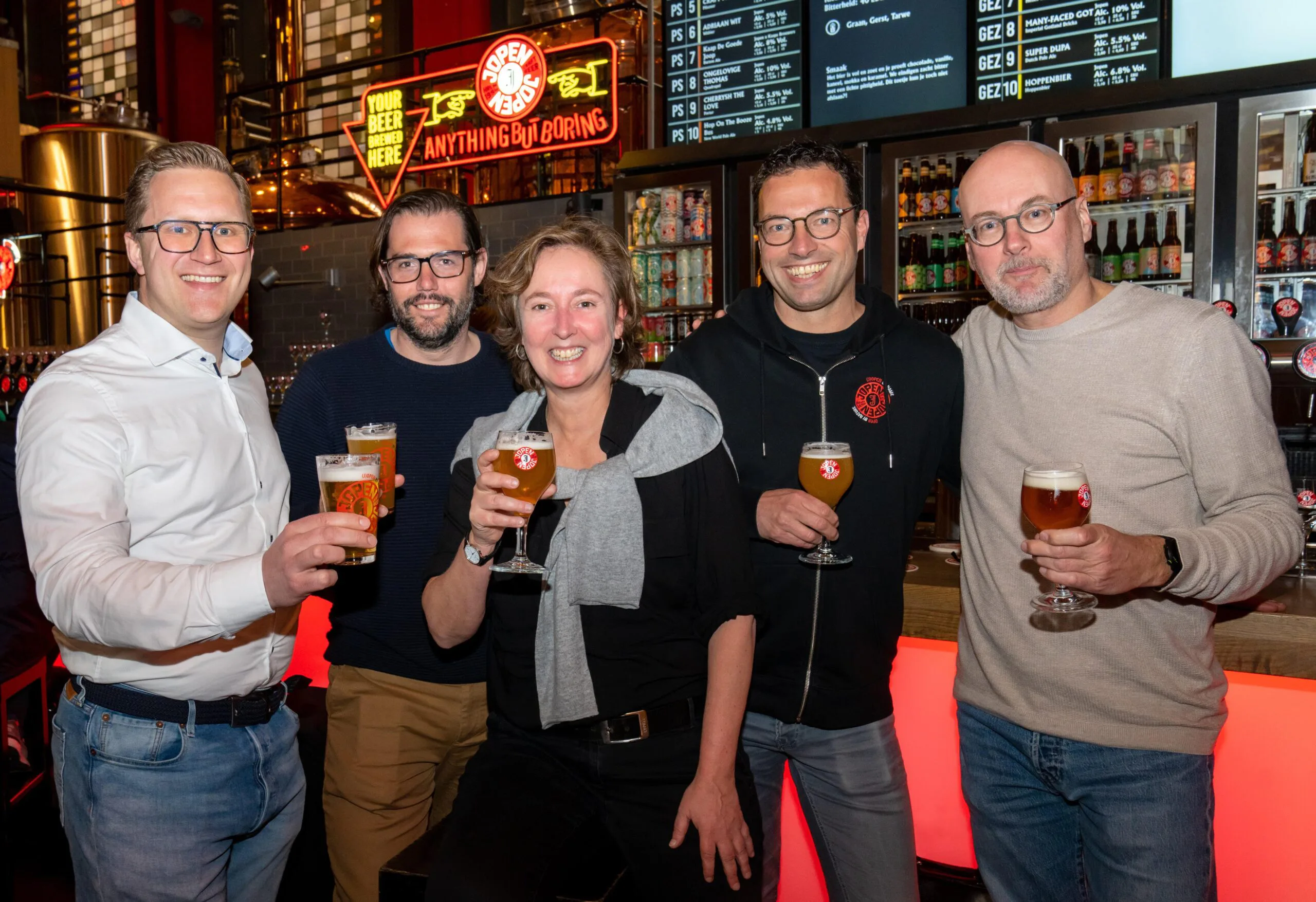 Vlnr:: Boudewijn Siliakus, Tjebbel Maris (TBMarkus);
Lydian Zoetman, Barry de Haan en Michel Ordeman (Jopen Craft Beer).
Foto: Helene Wiesenhaan.