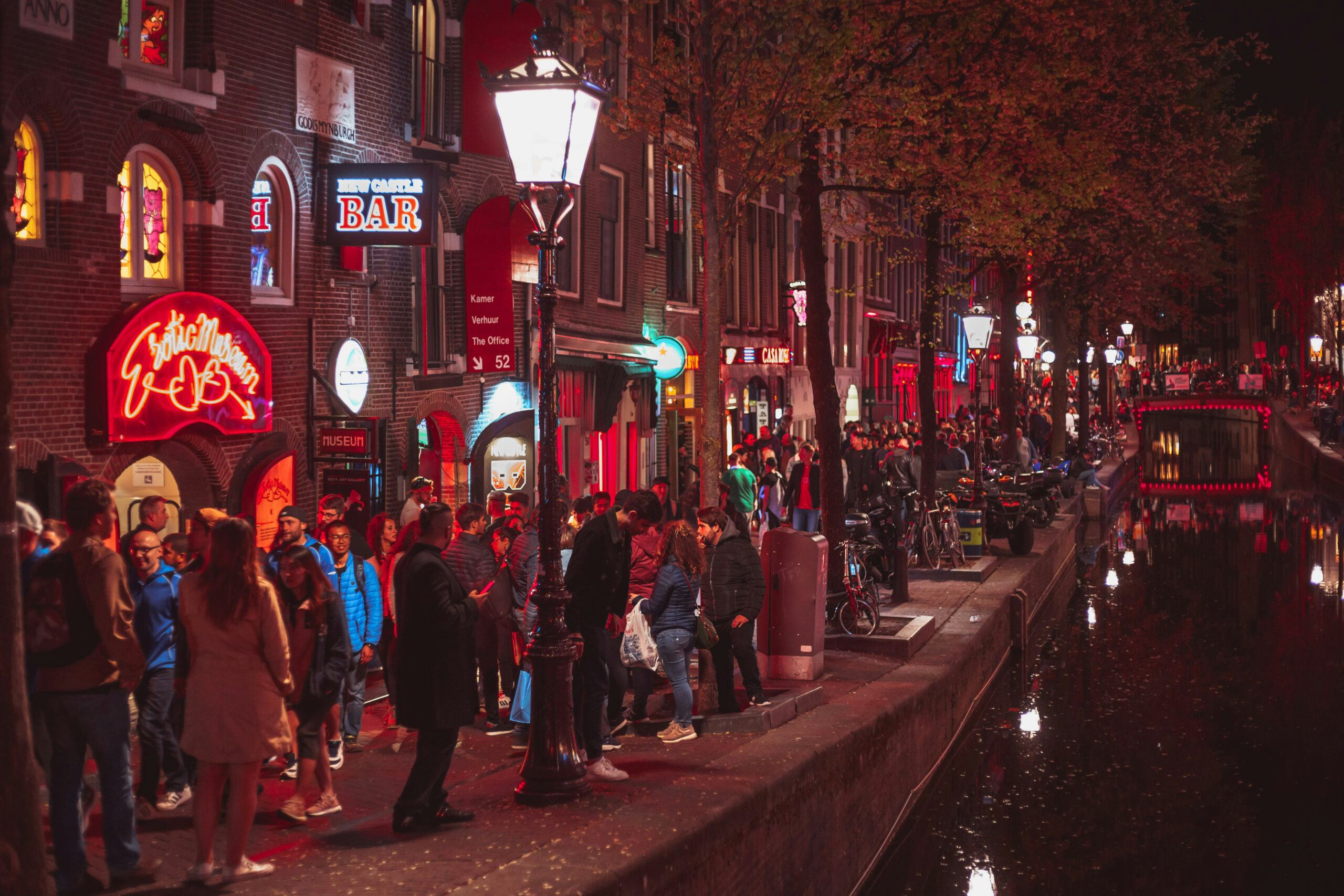 Ondernemers woedend om ingrijpen horeca Amsterdam