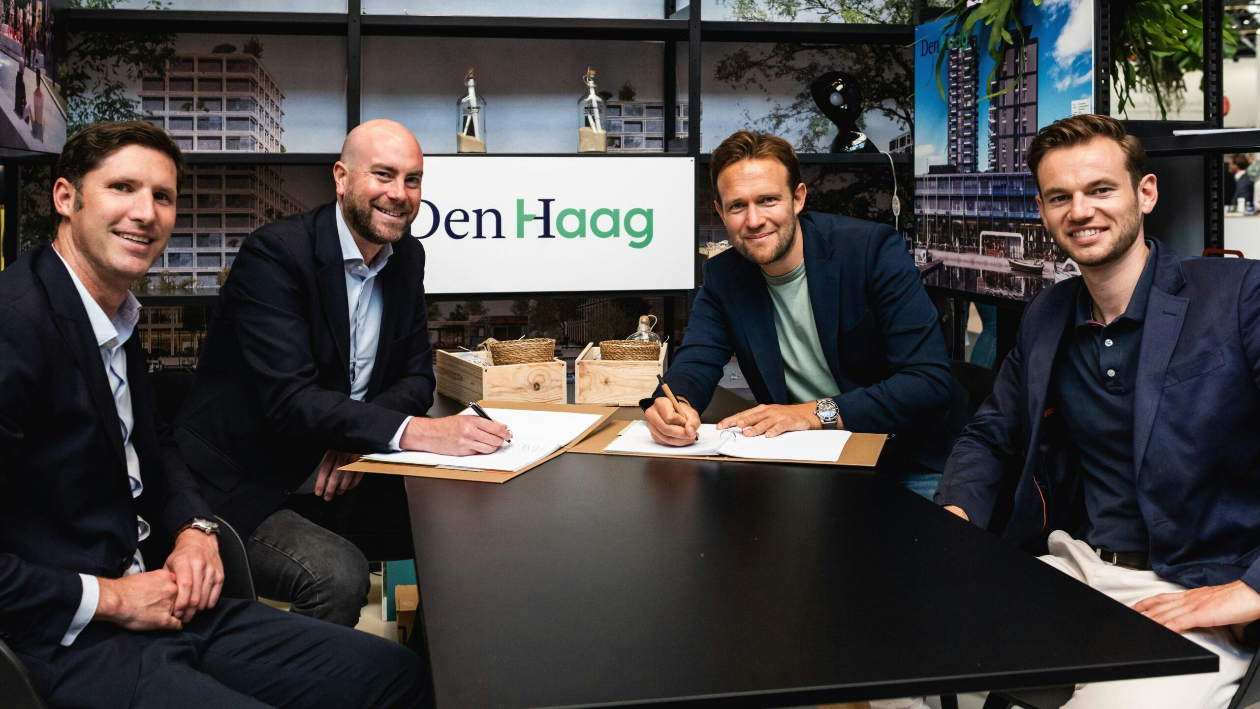 Van links naar rechts: Joris Tensen Head of Development Yays, Zachary Schwartz CEO Yays, Niel Slob CEO Re:Born, Jouke Hennipman Real Estate Developer Re:Born Real Estate. Foto: Mandy Brander fotografie voor Provada