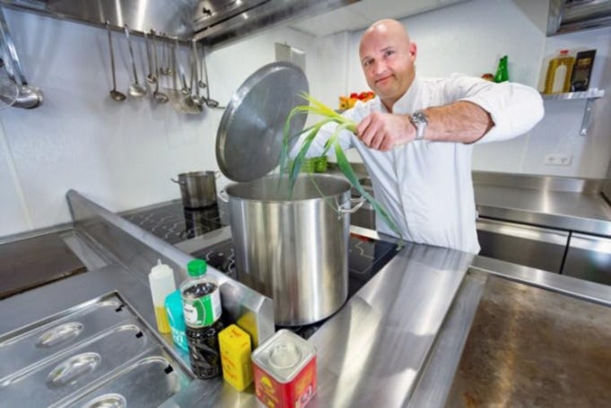 Kaat Mossel ontvangt als eerste nieuwe oogst mosselen