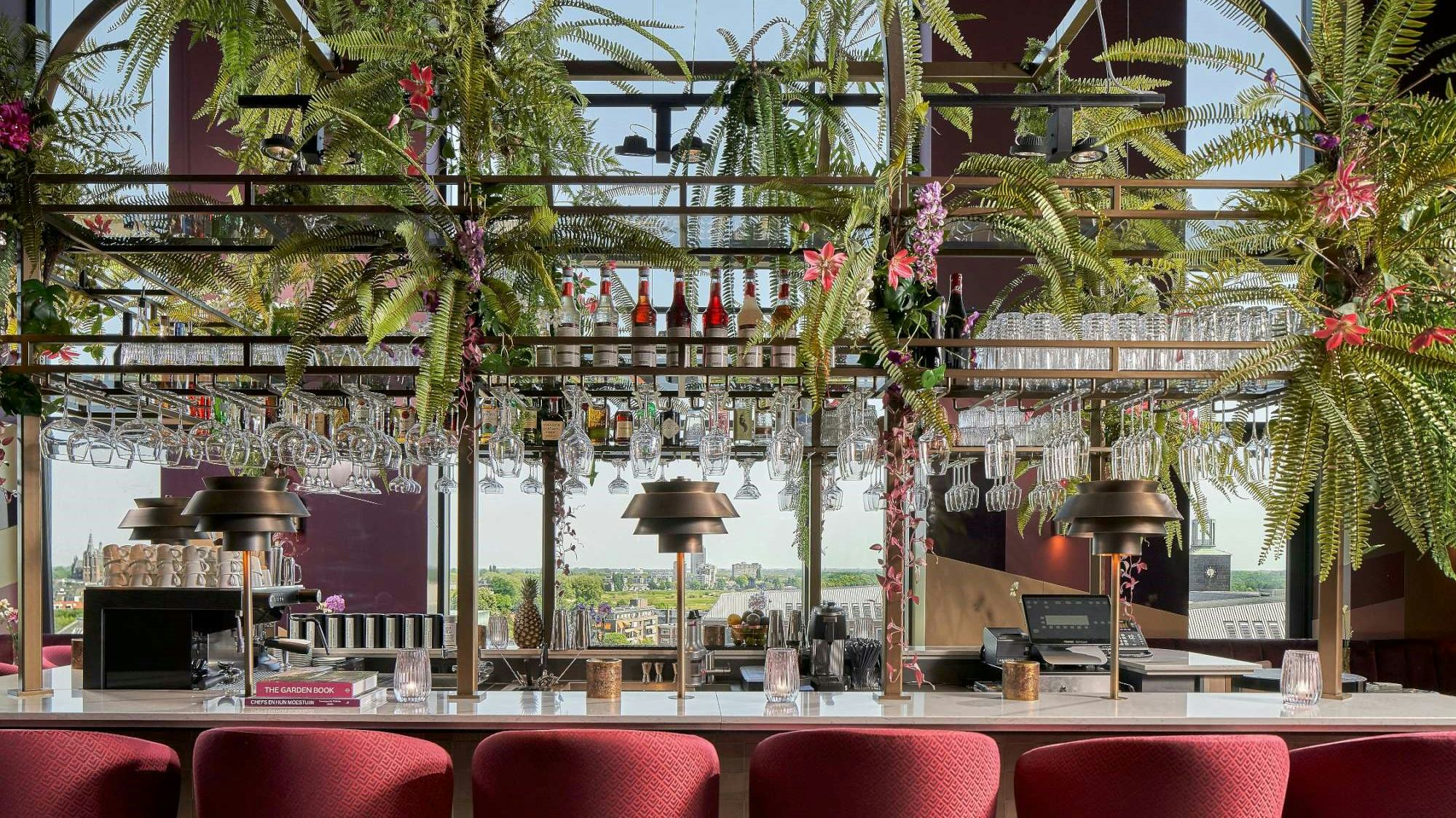 Hotel The Den opent rooftopbar Current