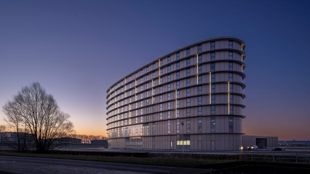 Hotel in opdracht van Necron AG, Spark Avenue te Hoofddorp, architect RAU en Suter + Renner, uitvoerder Ten Brinkcke