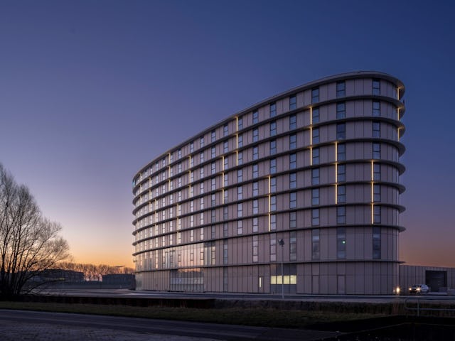 Hotel in opdracht van Necron AG, Spark Avenue te Hoofddorp, architect RAU en Suter + Renner, uitvoerder Ten Brinkcke