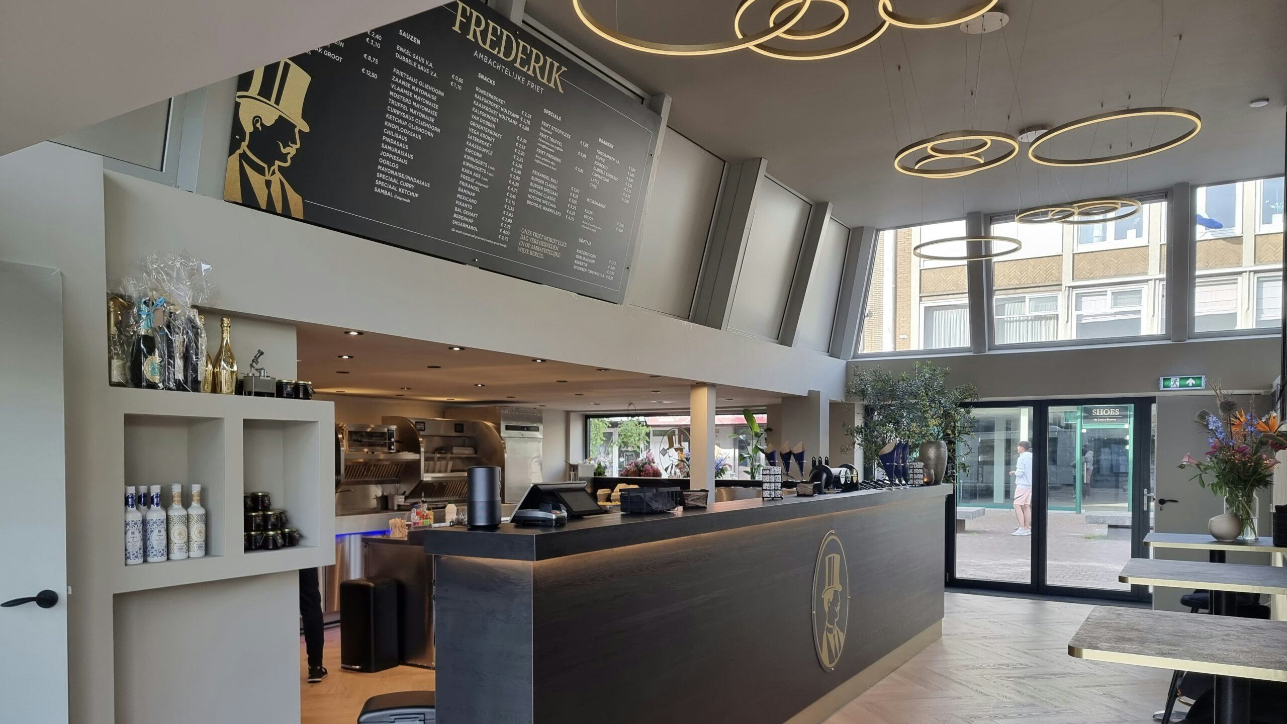 Frederik Ambachtelijke Friet verhuist in IJmuiden van kiosk naar pand