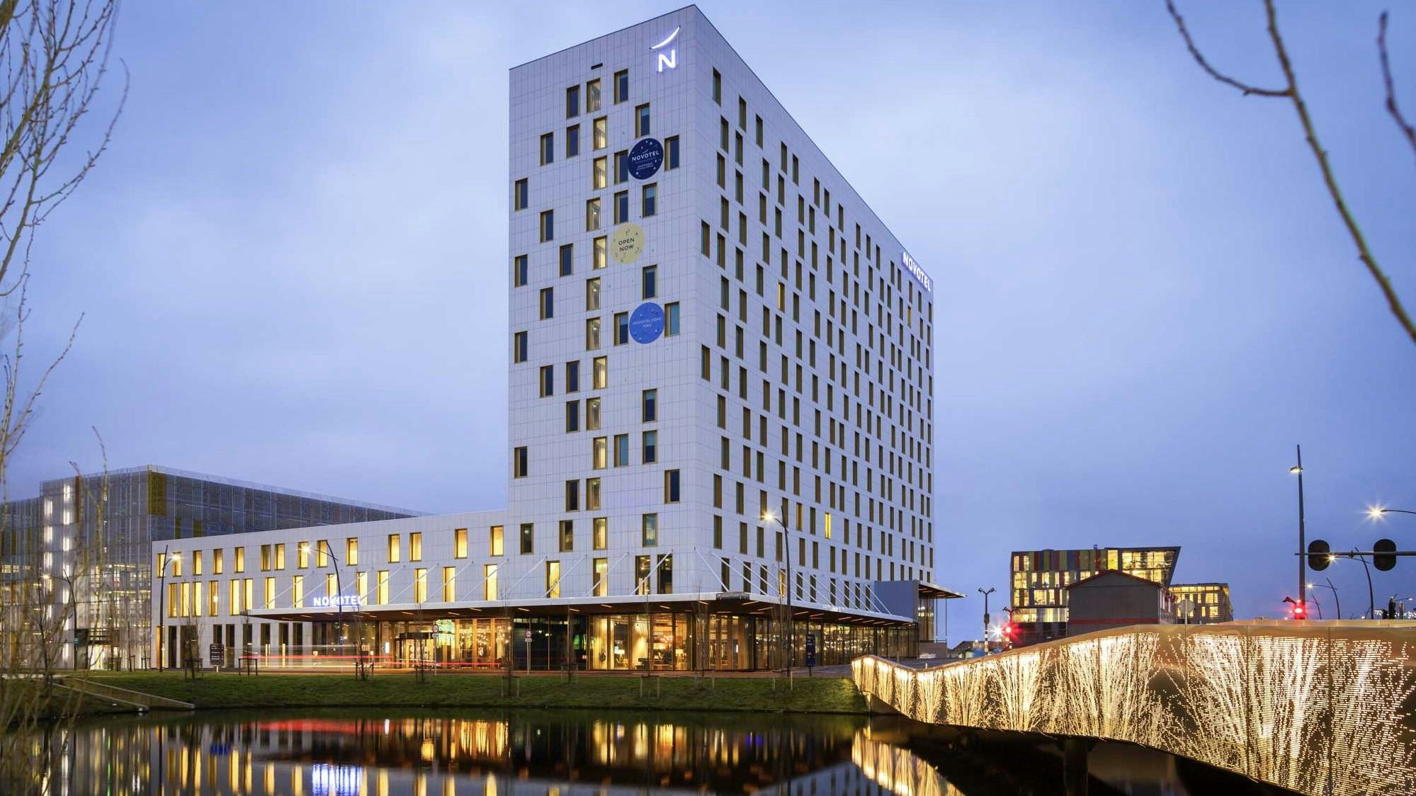 code n. H7060, Novotel, Schipol, The Nederlands, building