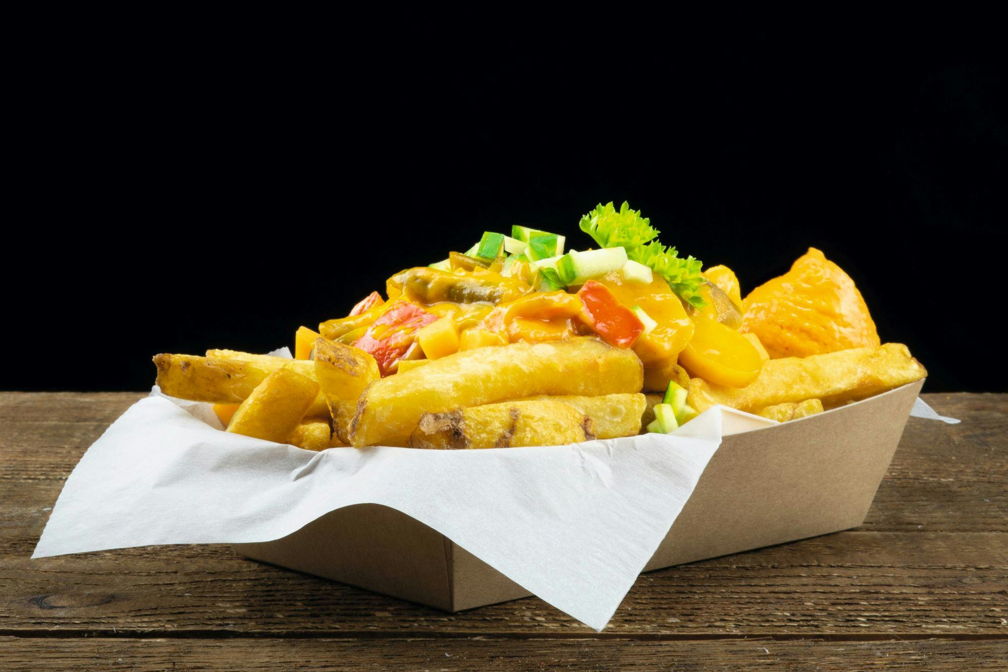 Chique de Frites met gele curry van Bieze.