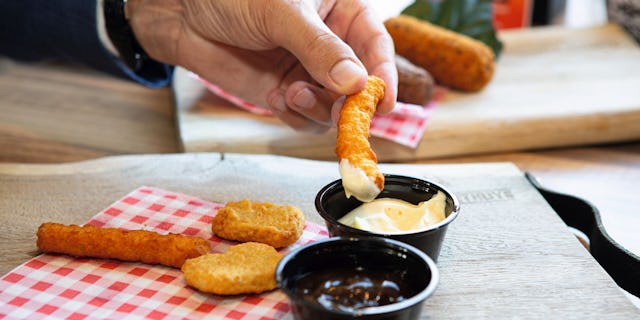 Kippets van Ad van Geloven en Kipfingers van Mora.