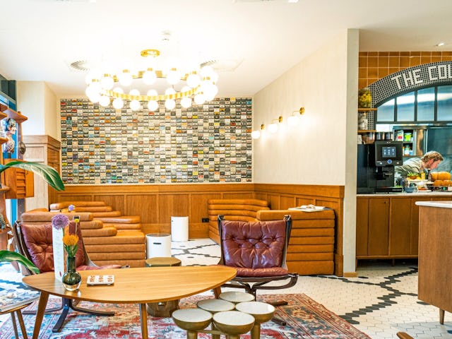 De lobby van hotel The Collector in Den Haag