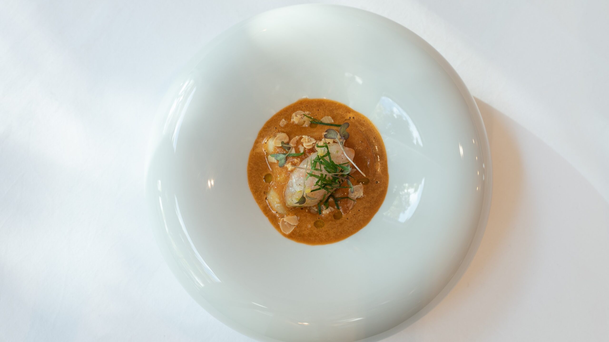 Langoustine, harissa, bloemkool, ravioli.