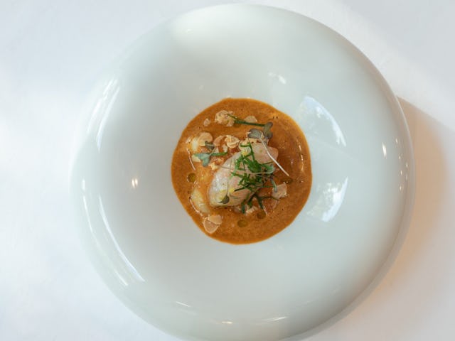 Langoustine, harissa, bloemkool, ravioli.