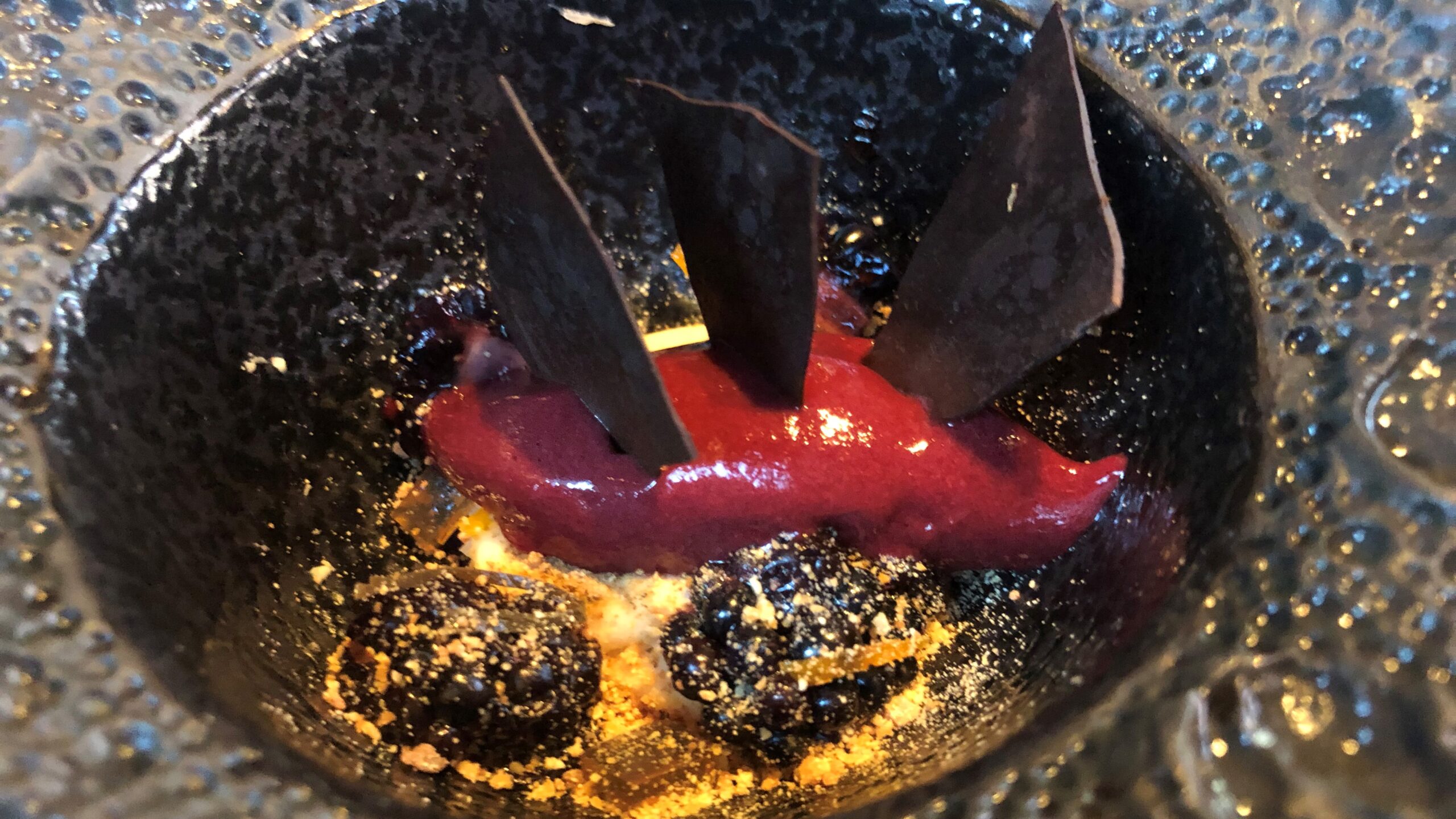 Braam met gerookte witte chocolade en sinaasappel, geserveerd met Moscatel.