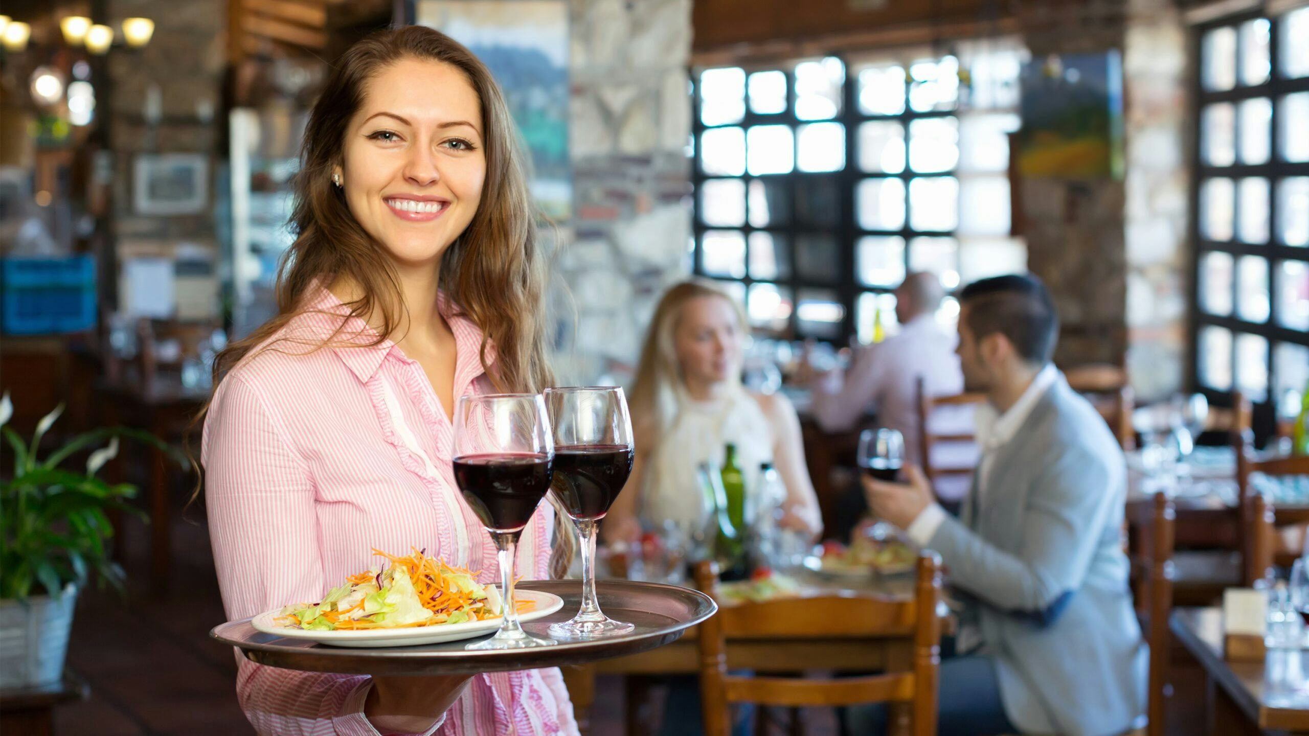 Het lukt de horeca niet om als werkgever aantrekkelijk genoeg te zijn voor jongeren