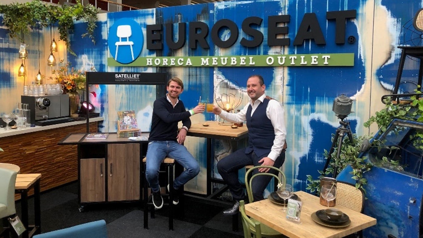 Loys Karel_Euroseat (links) | Bart Oelen_Satelliet hospitality furniture (rechts)