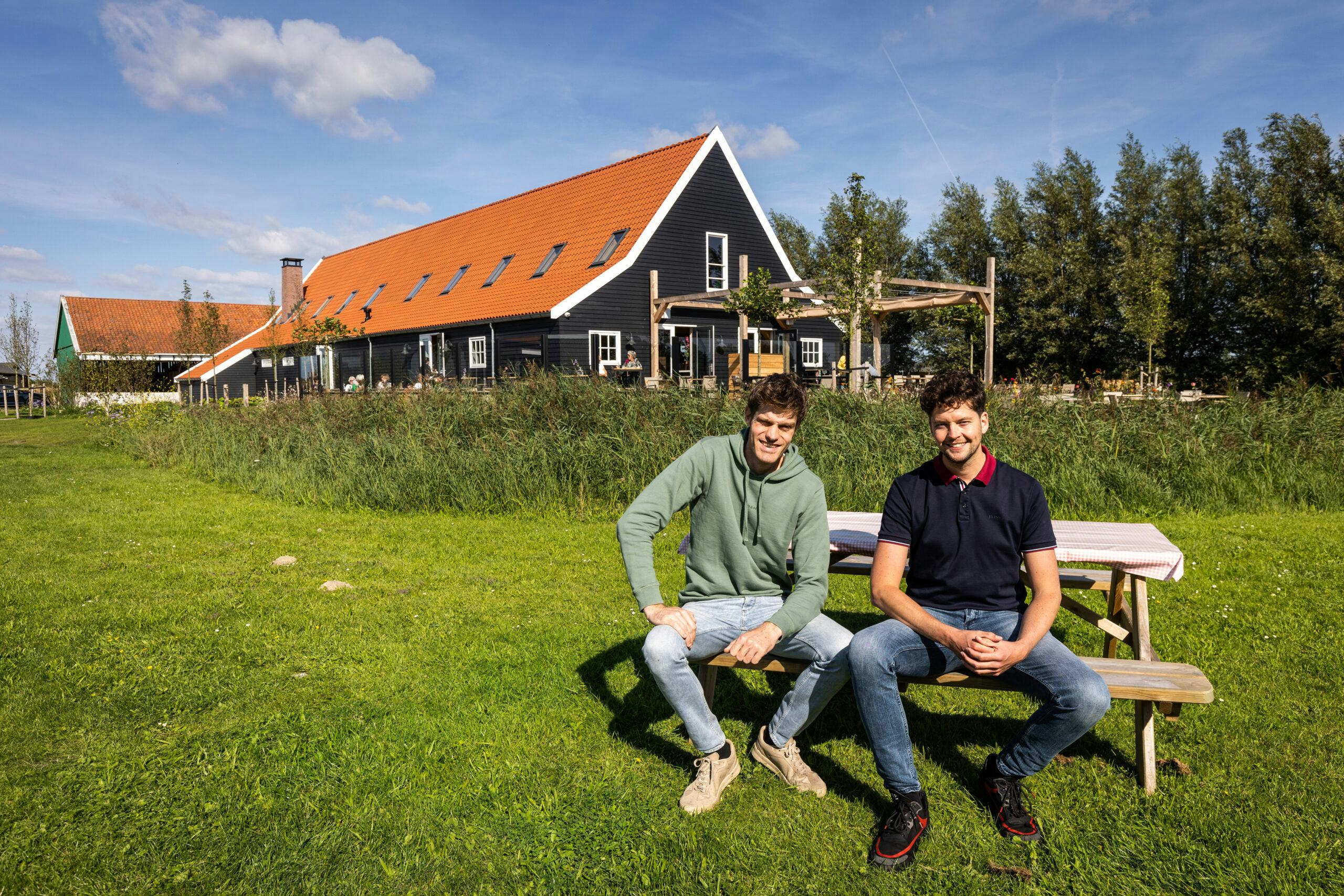 Jos en Niek bij Restaurant Krelis. Foto: Diederik van der Laan / Dutch Photo Agency