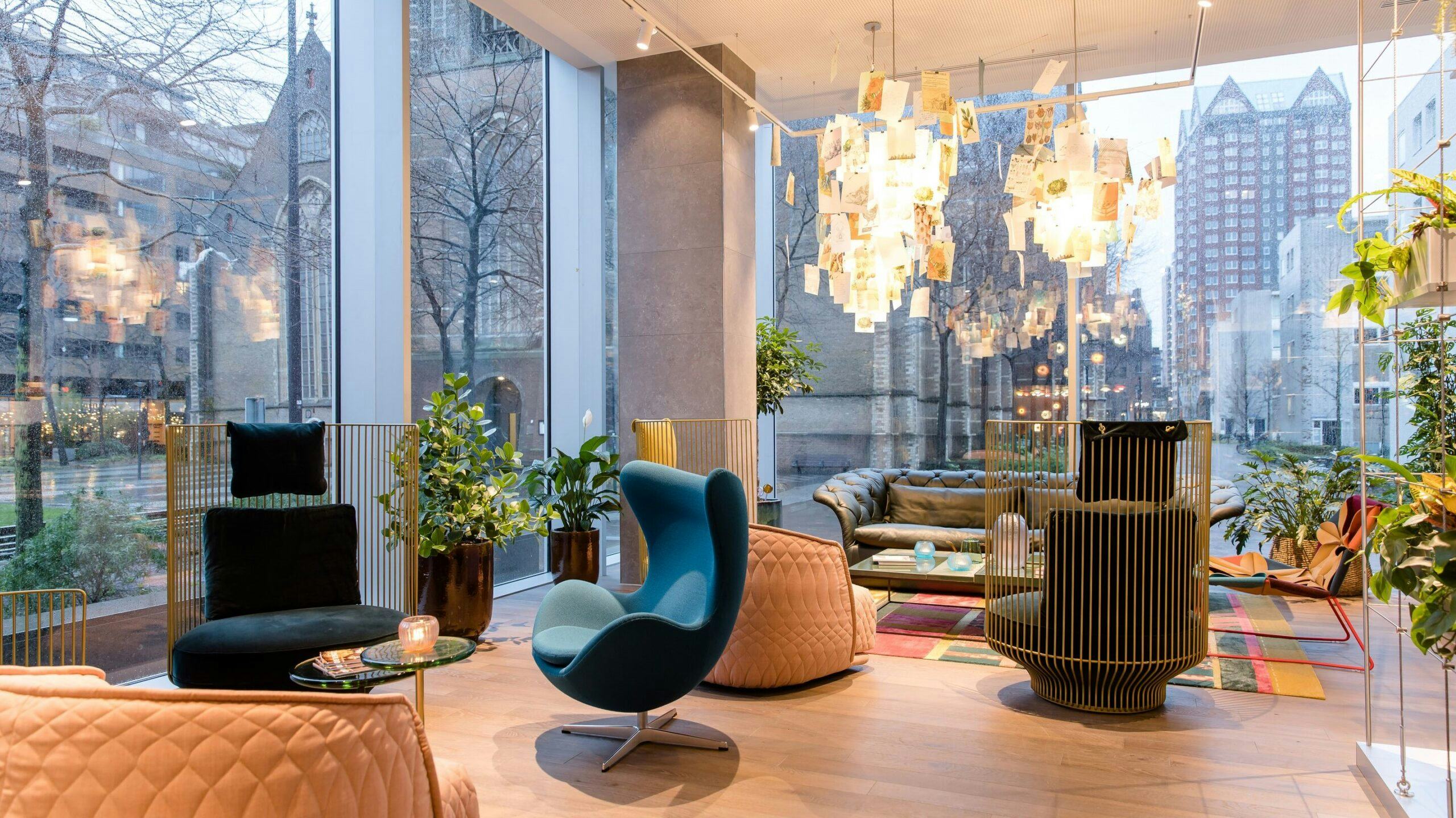 Binnenkijken bij kleurrijk designhotel Motel One Rotterdam